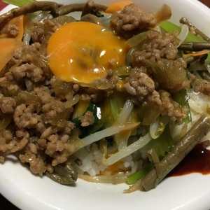 キムチとひき肉と野菜の簡単ビビンバ